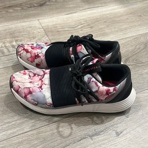 Under Armour Women’s size 10